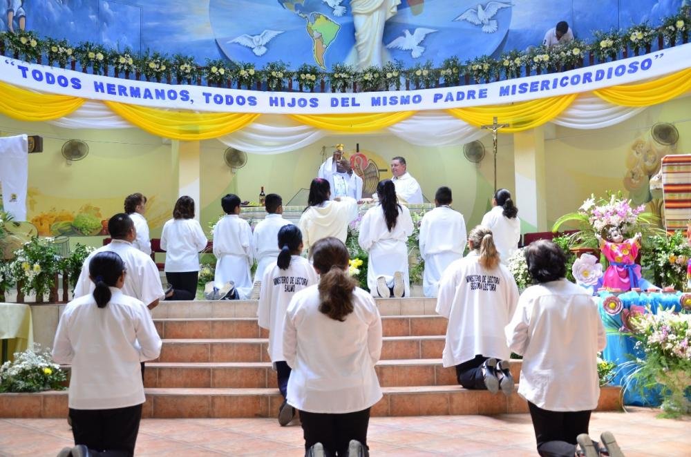 “Todos hermanos, todos hijos del mismo Padre Misericordioso”... slogan della celebrazione del 17°aniversario della Parrocchia Cristo Liberador.
