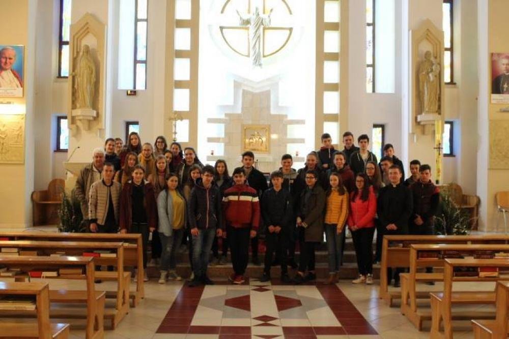 Campagna di promuovere le scuole cattoliche nella Diocesi di Iasi, Romania.