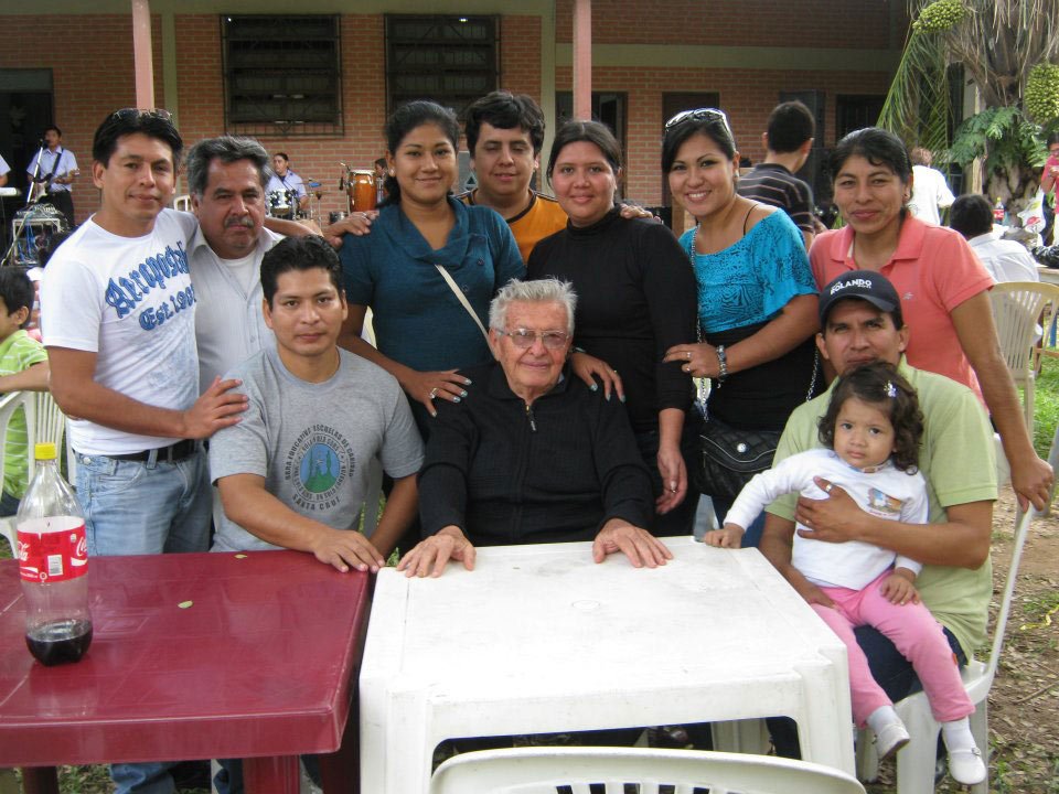 P. Mario presso alla comunità di Santa Cruz de La Sierra, Bolivia.